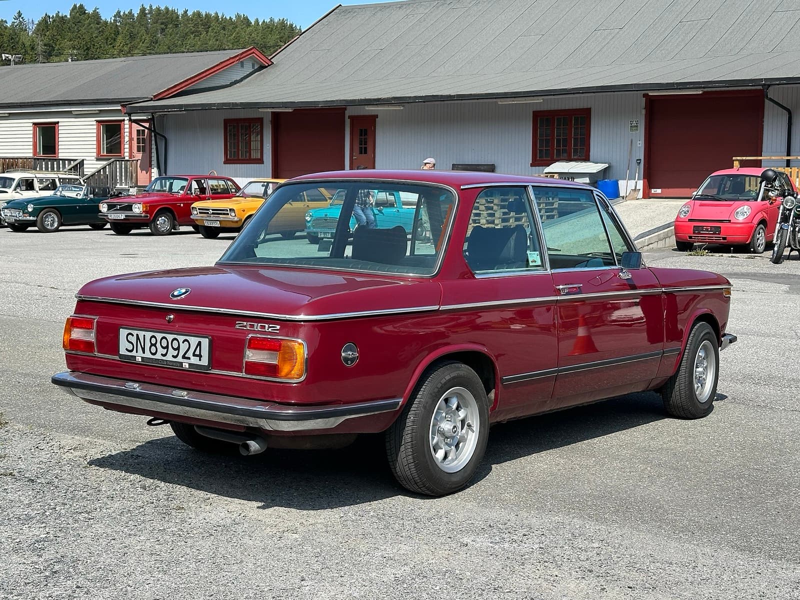 BMW 2002 tii, vista lateral