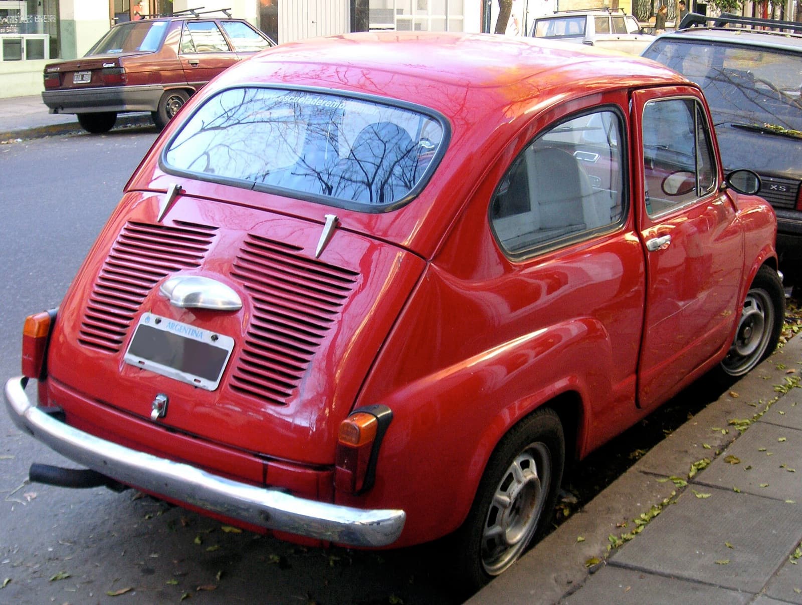 Fiat 600 R, vista lateral